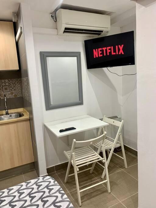 Nice Apartment In Barcelona By Perita Next Metro St T1 Bagian luar foto