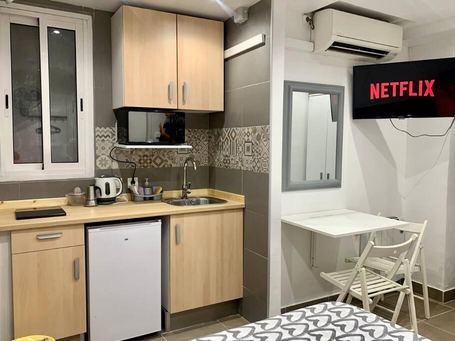 Nice Apartment In Barcelona By Perita Next Metro St T1 Bagian luar foto
