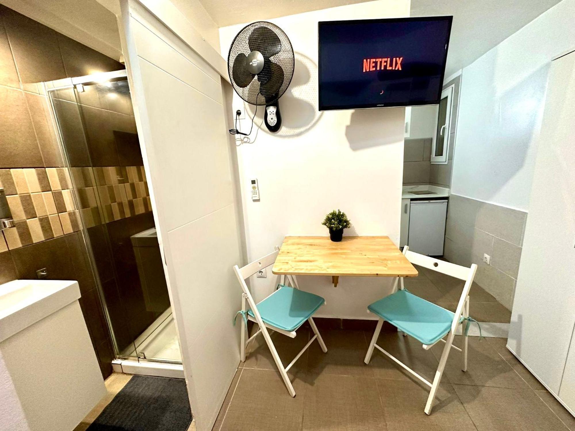 Nice Apartment In Barcelona By Perita Next Metro St T1 Bagian luar foto