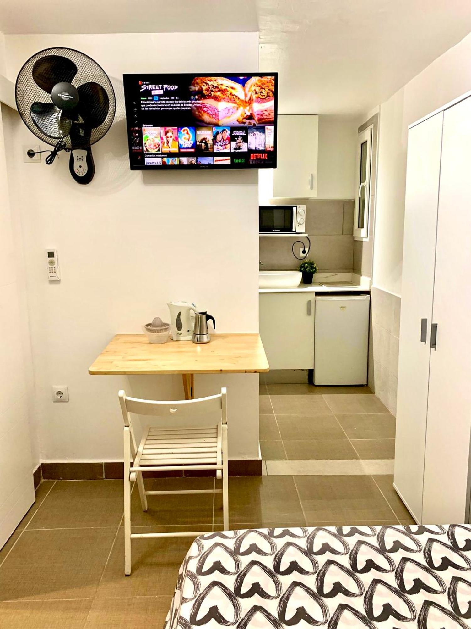 Nice Apartment In Barcelona By Perita Next Metro St T1 Bagian luar foto